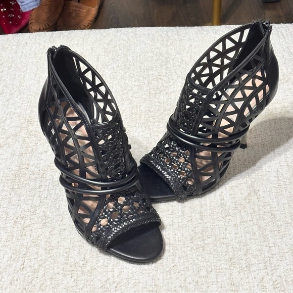 Zara NWOT WRAP AROUND CAGED HEELED SANDAL SIZE 6 - Picture 2 of 8